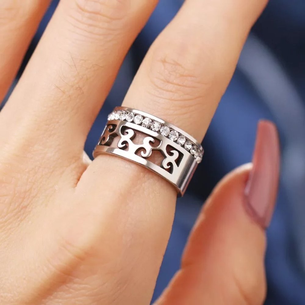 Stainless Steel Ring Hollow Retro Pattern Cutting Style